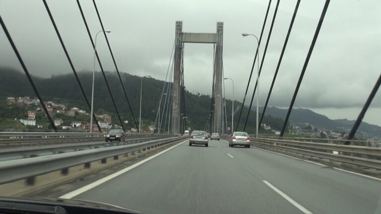 El desafío de cruzar el puente de Rande a más de 50 metros de altura